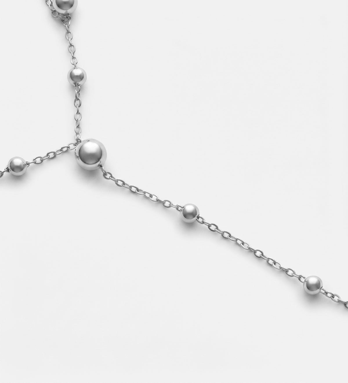 Dotted Bead Hand Chain in Silver - Ash & Harry
