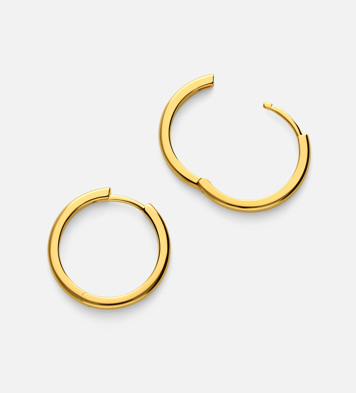 Classic Large Hoops in 18k Gold Plating on 925 Silver - Ash & Harry