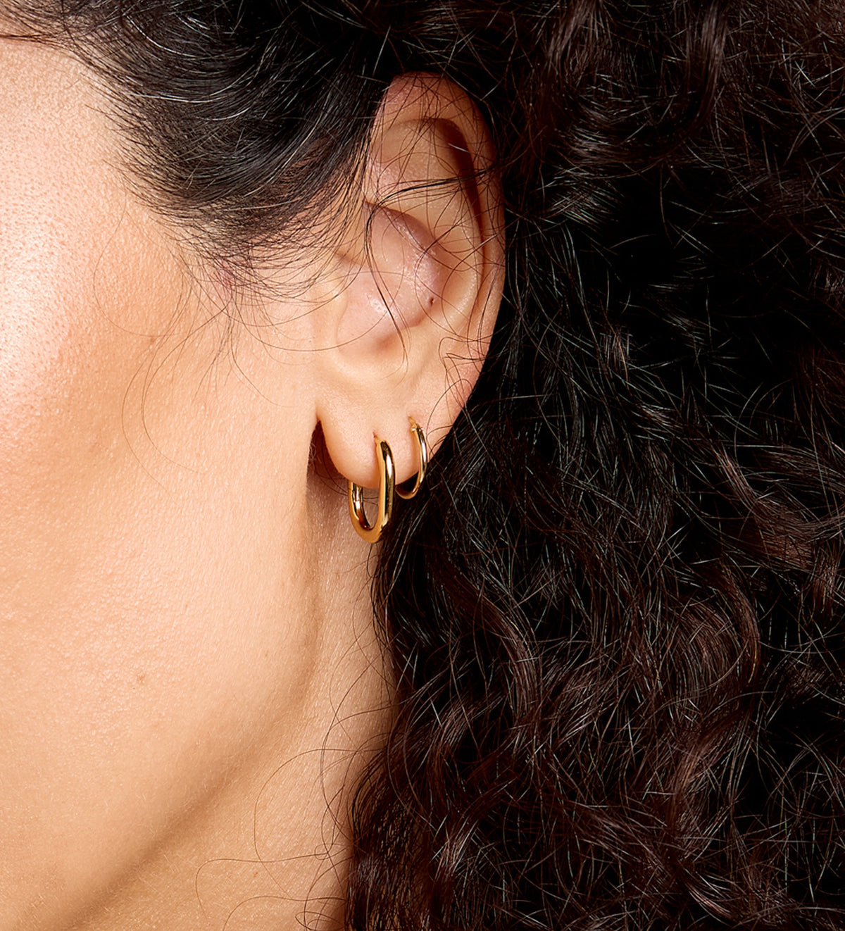 Oval Hanging Hoops in 18k Gold Plating on 925 Silver - Ash & Harry