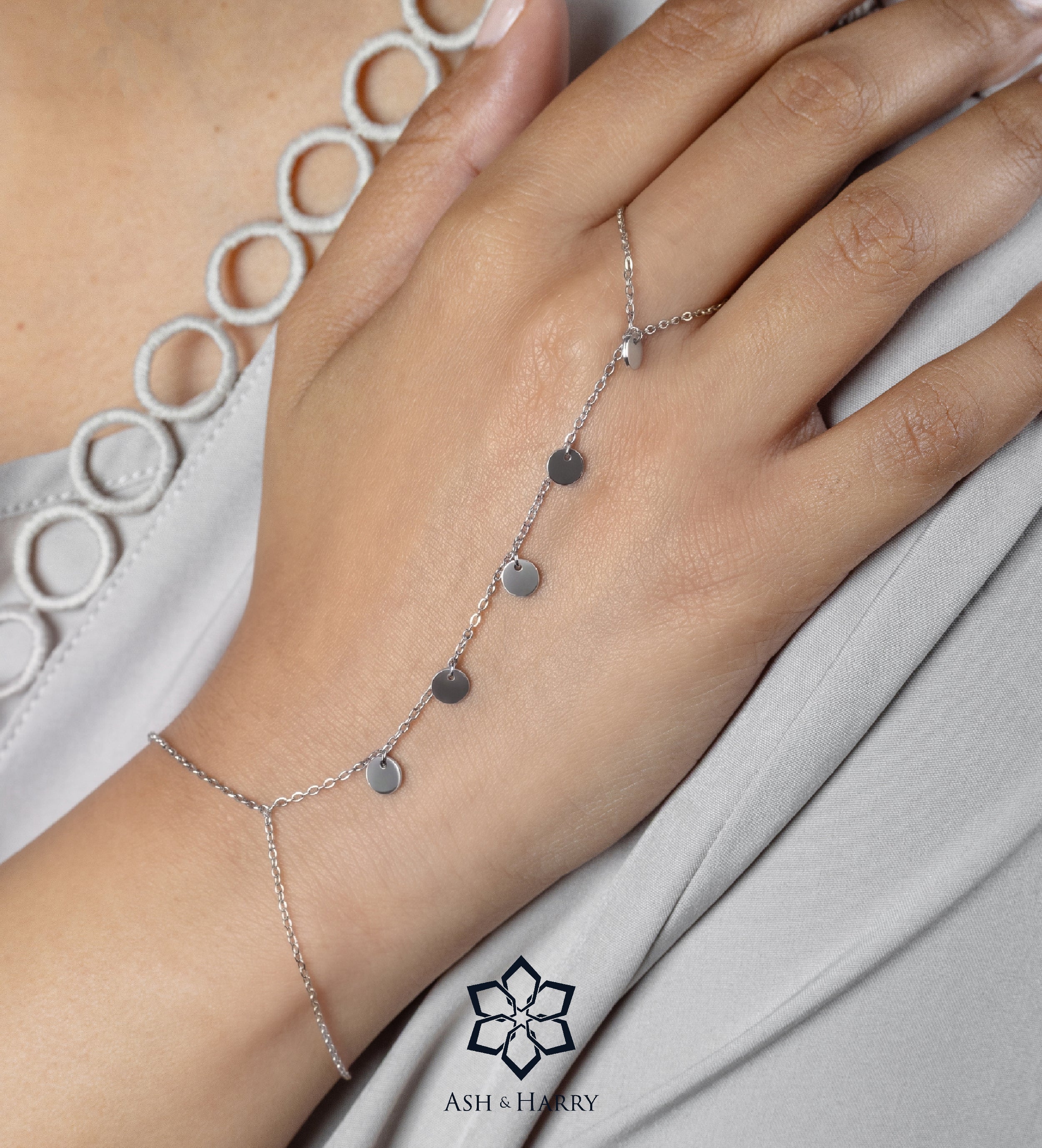 Disc Trail Hand Chain in Silver - Ash & Harry