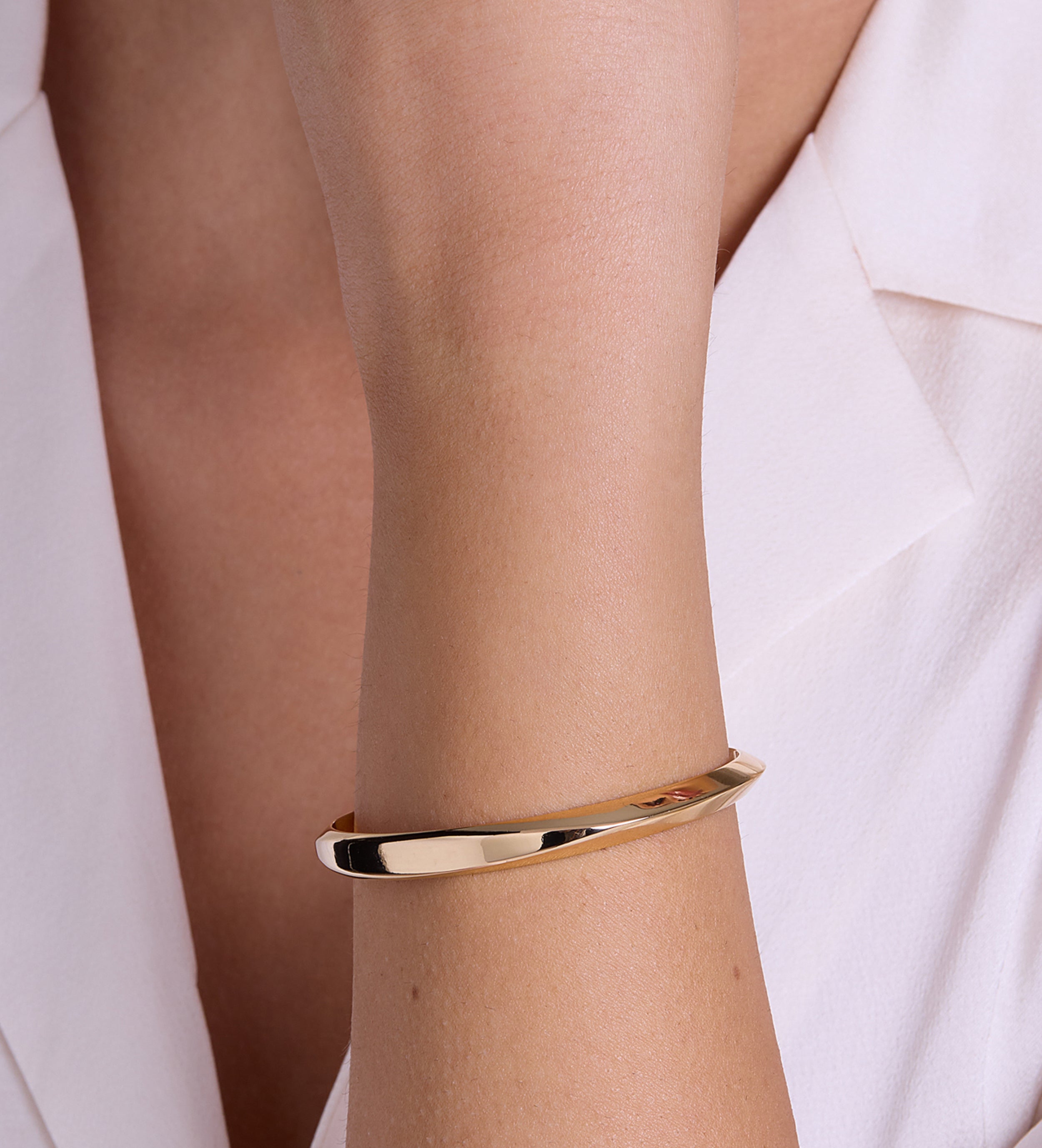 Classic Ridged Cuff Bracelet in 18k Gold Plating on 925 Silver - Ash & Harry