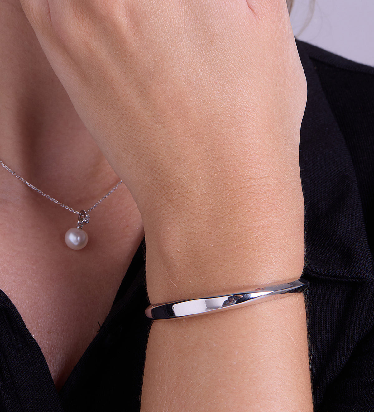 Classic Ridged Cuff Bracelet in Rhodium Plating on 925 Silver - Ash & Harry
