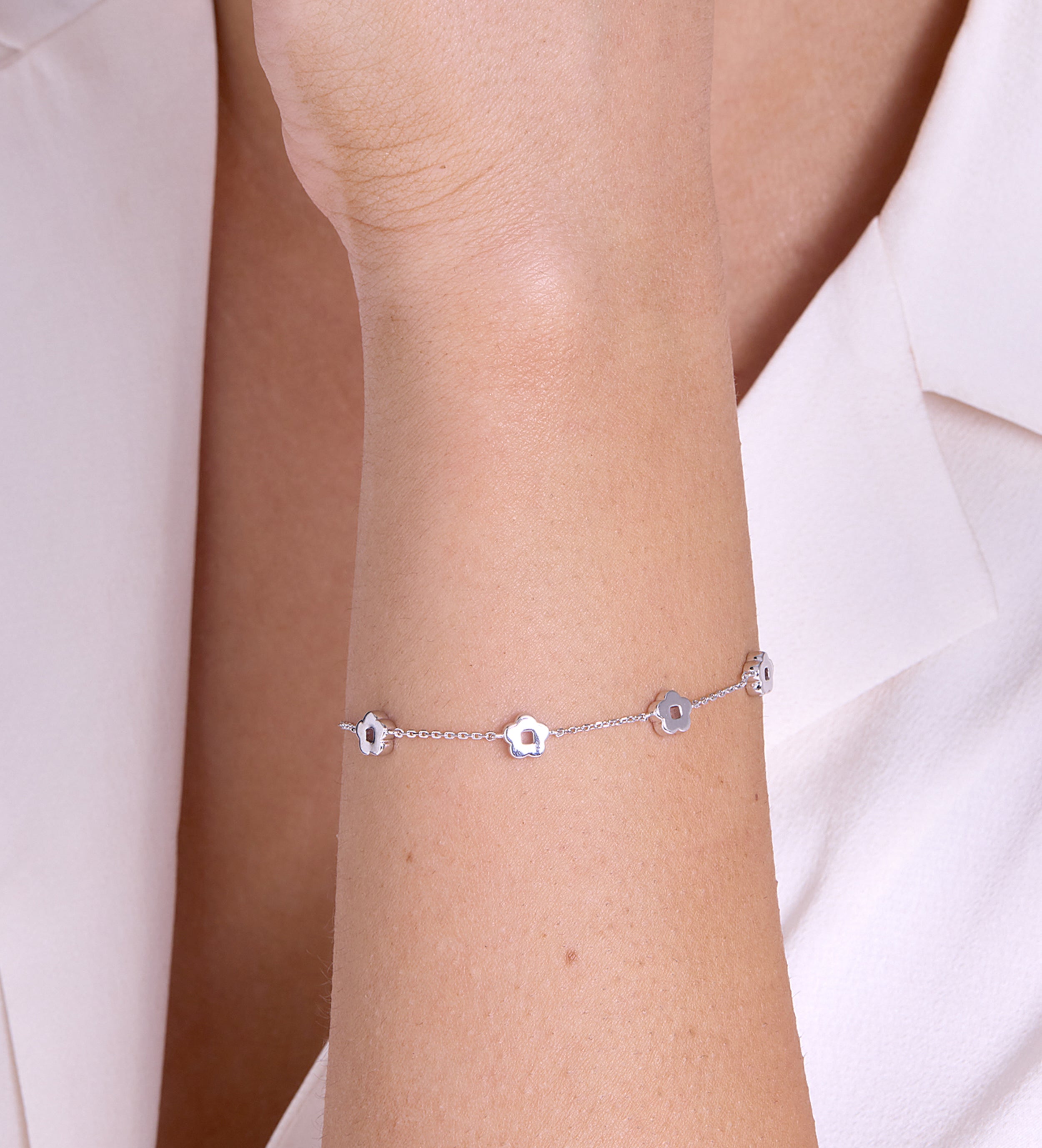 Flower Interval Chain Bracelet in Rhodium Plating on 925 Silver - Ash & Harry