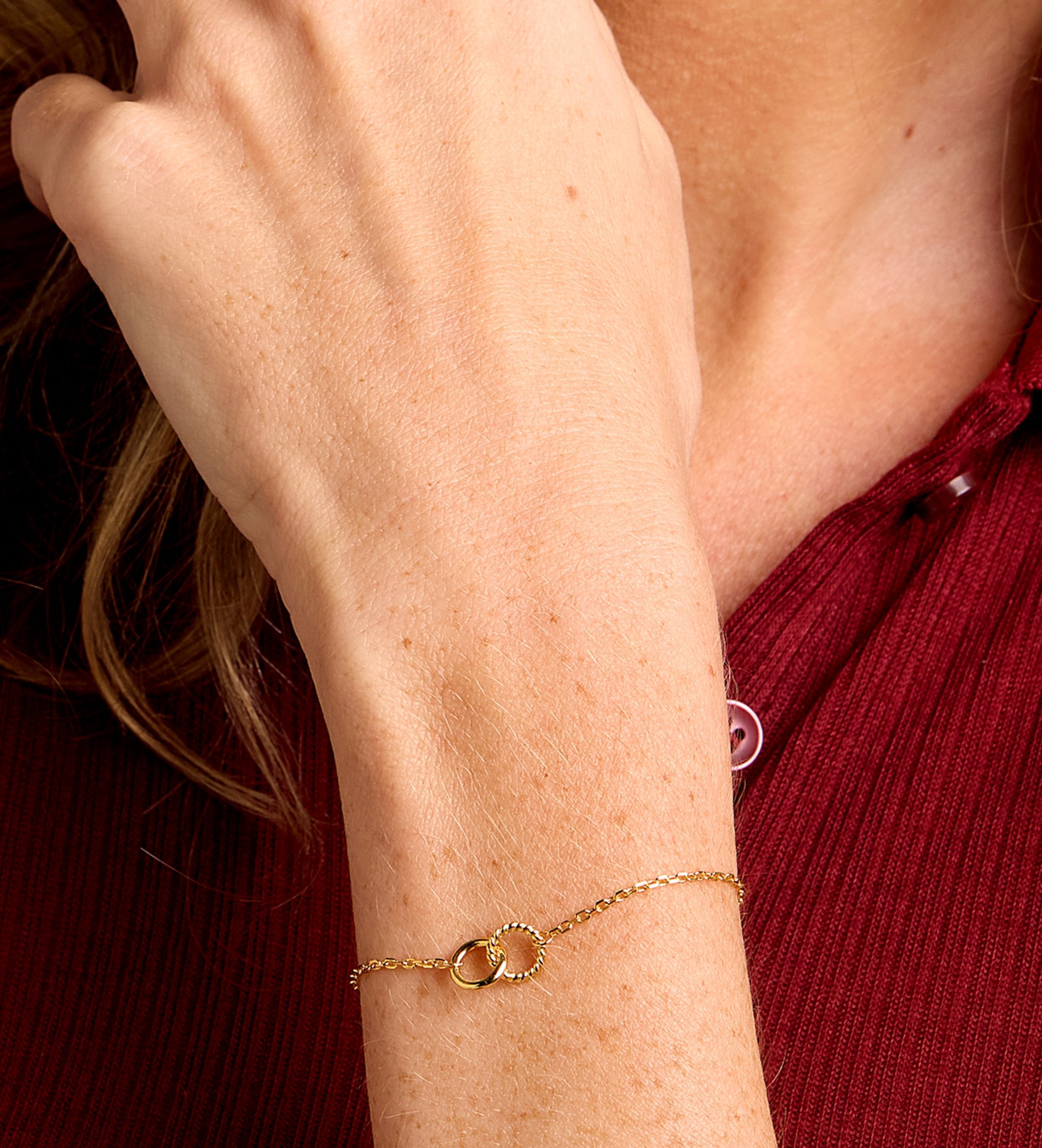 Interlocked Rings Bracelet in 18k Gold Plating on 925 Silver - Ash & Harry