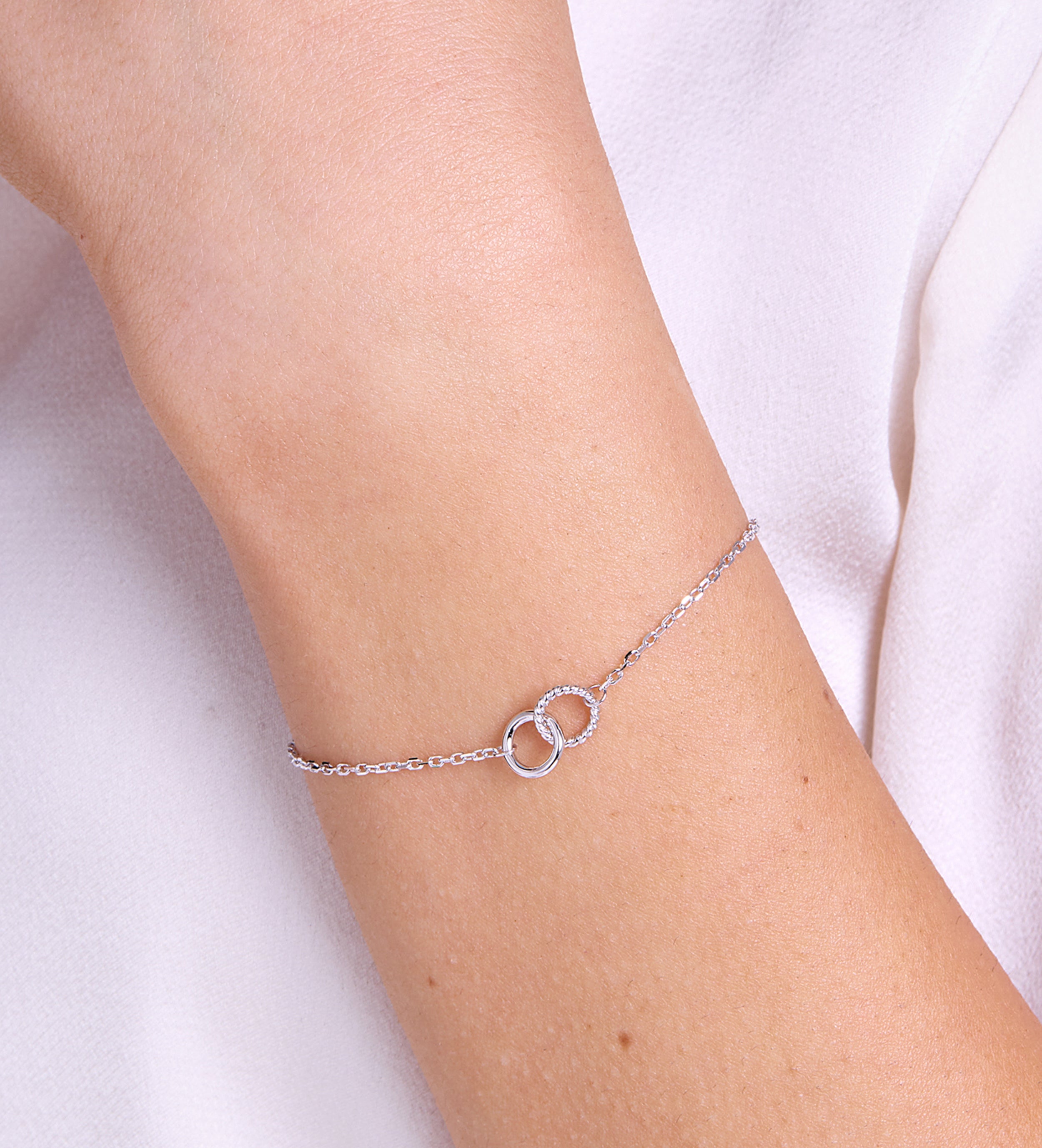 Interlocked Rings Bracelet in Rhodium Plating on 925 Silver - Ash & Harry