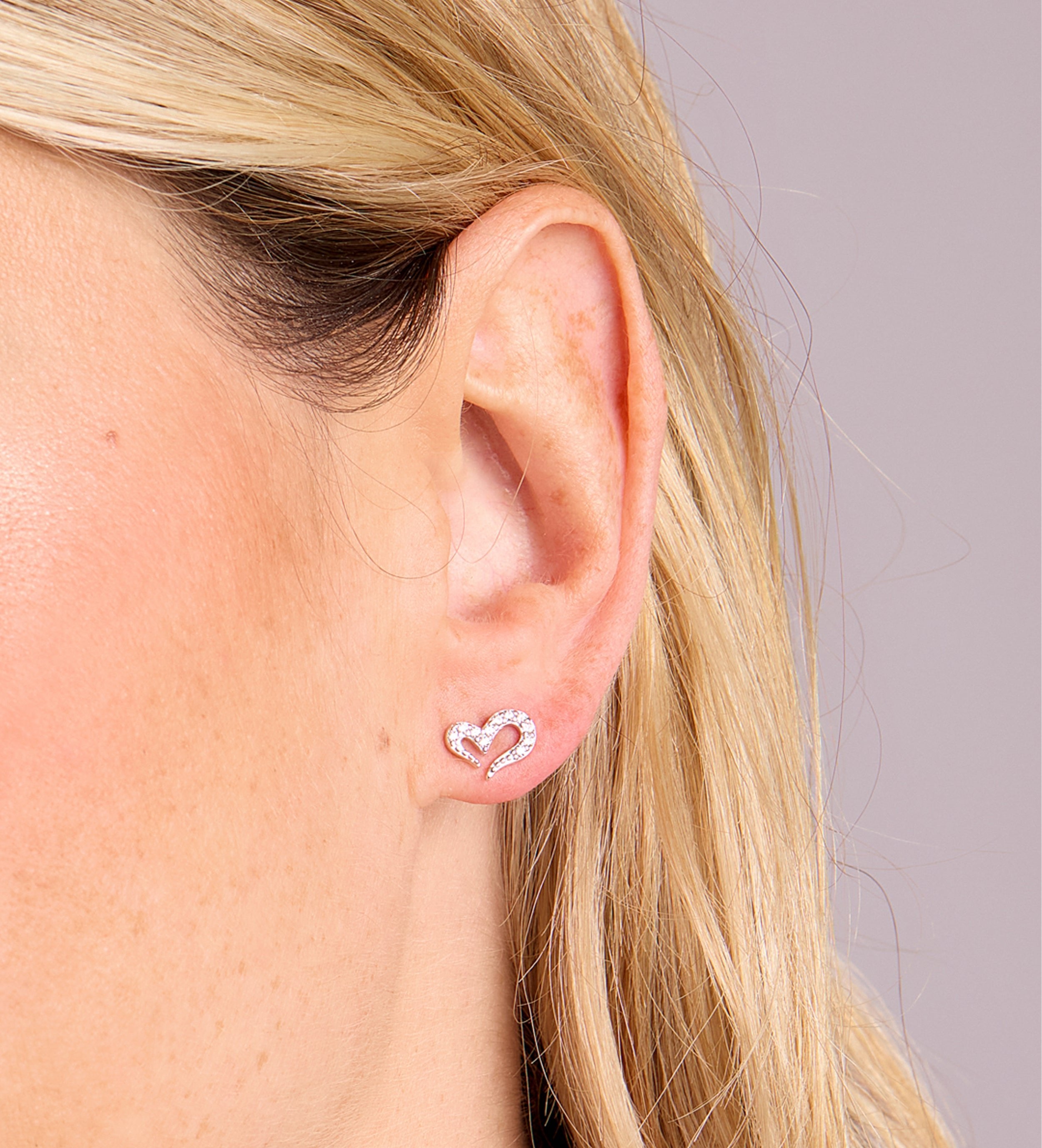 Pave Heart Earrings in Rhodium Plating on 925 Silver - Ash & Harry