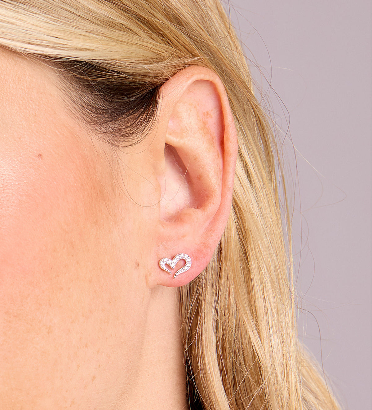 Pave Heart Earrings in Rhodium Plating on 925 Silver - Ash & Harry