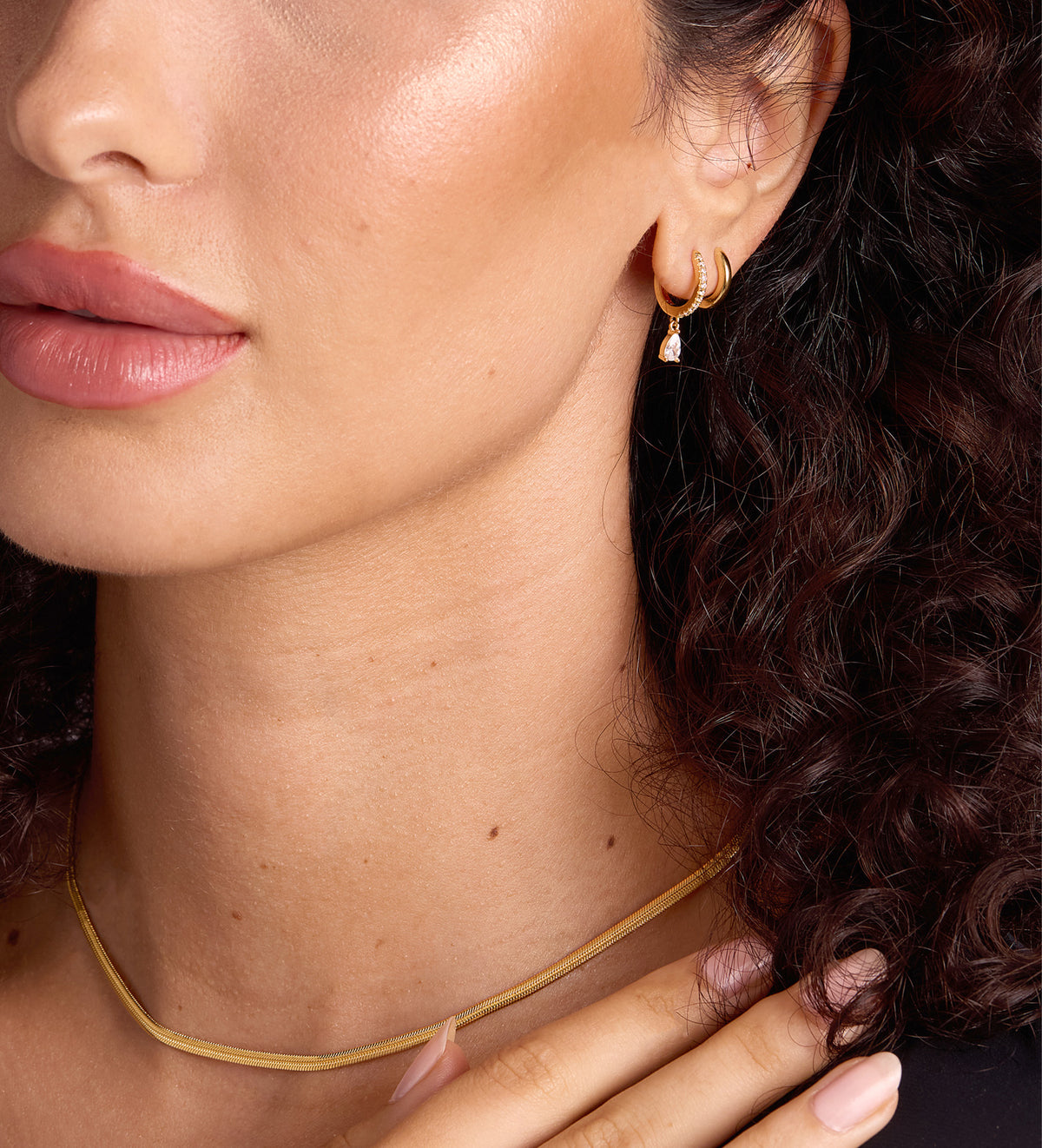 Stella Teardrop Huggies in 18k Gold Plating on 925 Silver - Ash & Harry