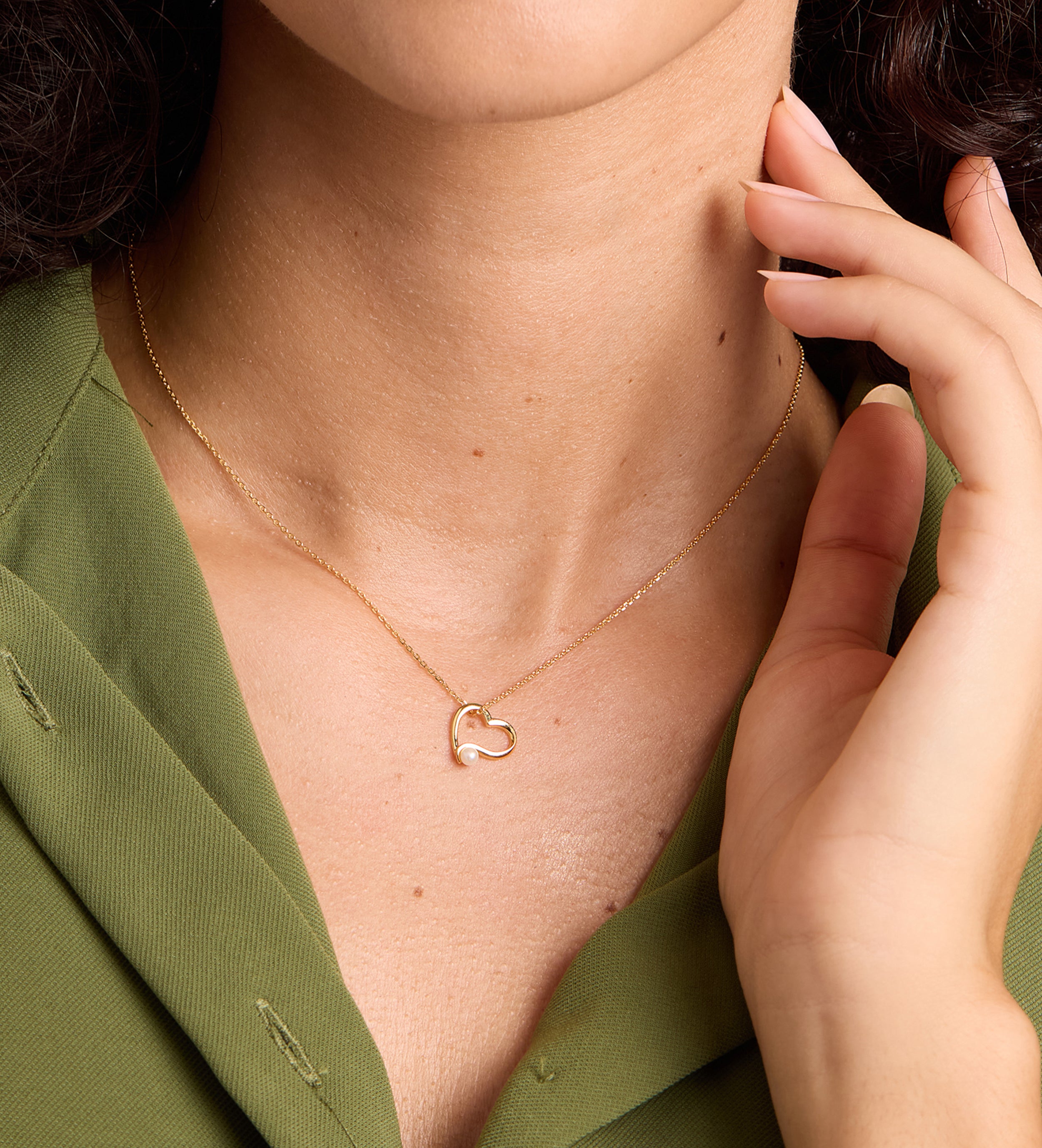 Pearl Heart Embrace Necklace in 18k Gold Plating on 925 Silver - Ash & Harry